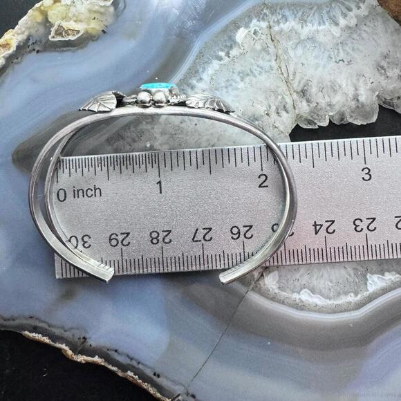 Vintage Native American Silver Oval Turquoise Decorated Split Shank Bracelet - Picture 9 of 10